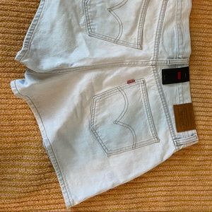 NWT Levi’s shorts